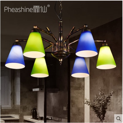 Люстра  ресторан светлое стекло