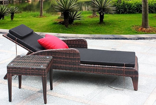 Шезлонг из ротанга  Lounge