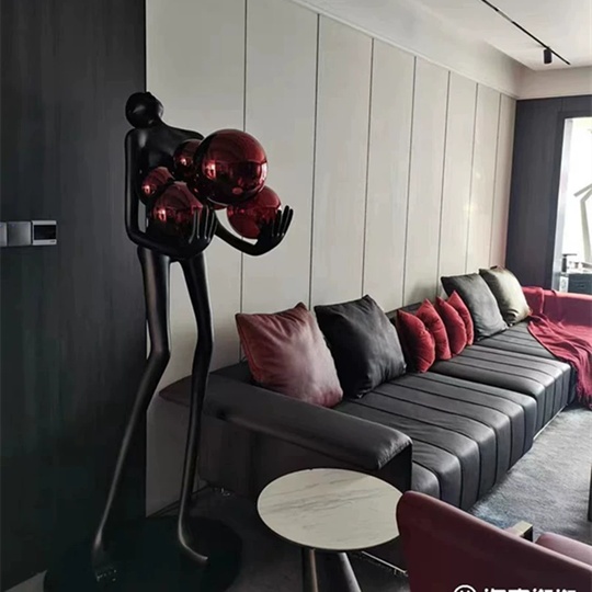 Торшер человек с красными шарами черный NIM, 80*42*180 см, LED, E27*6, смола со стекловолокном, 24 Вт