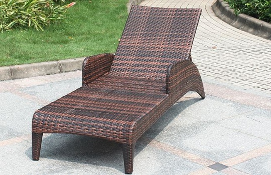 Шезлонг из ротанга  Lounge
