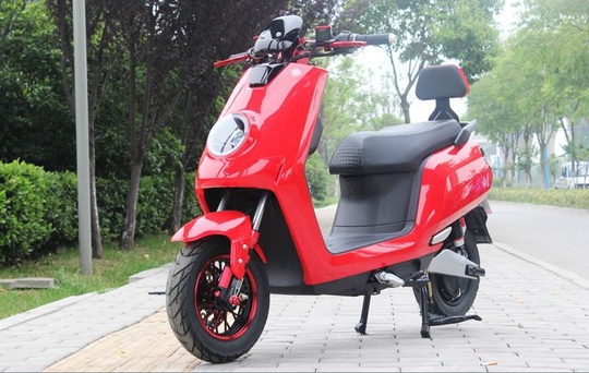 Электромотоцикл Thunder 1000w, нагрузка до 150 кг, скорость до 60 км, запас хода до 60 км, диаметр колес 14 дюйма