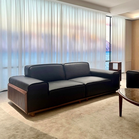 Прямой диван Charlotte чёрный орех, кожа, 234*105*76 см