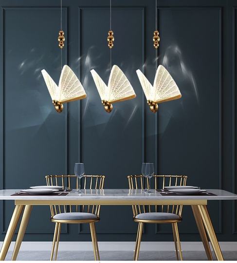 Потолочный светильник бабочка из золота