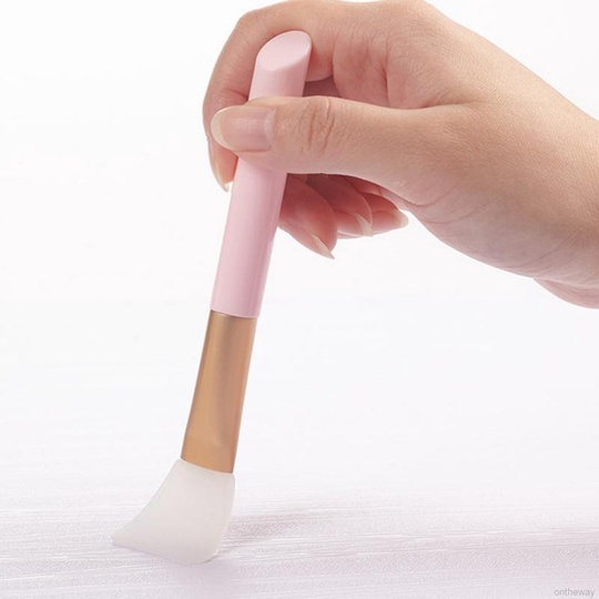 Кисть для нанесения маски для лица